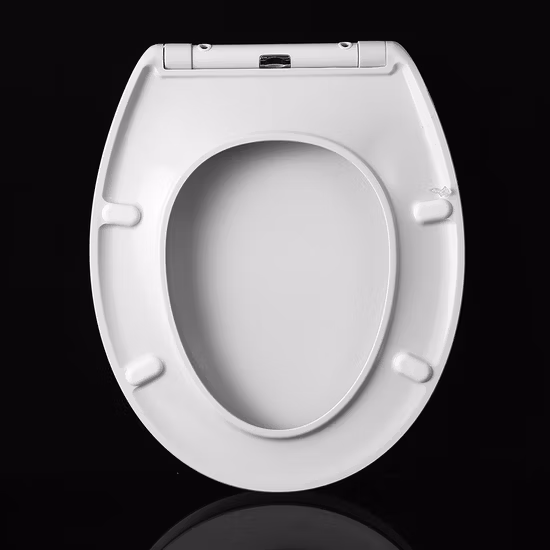Musteranpassung, heißer Verkauf, quadratischer weißer Toilettensitzbezug aus Kunststoff, UF-Toilettensitze (Au107)
